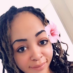 Meet your Posher, Noelle